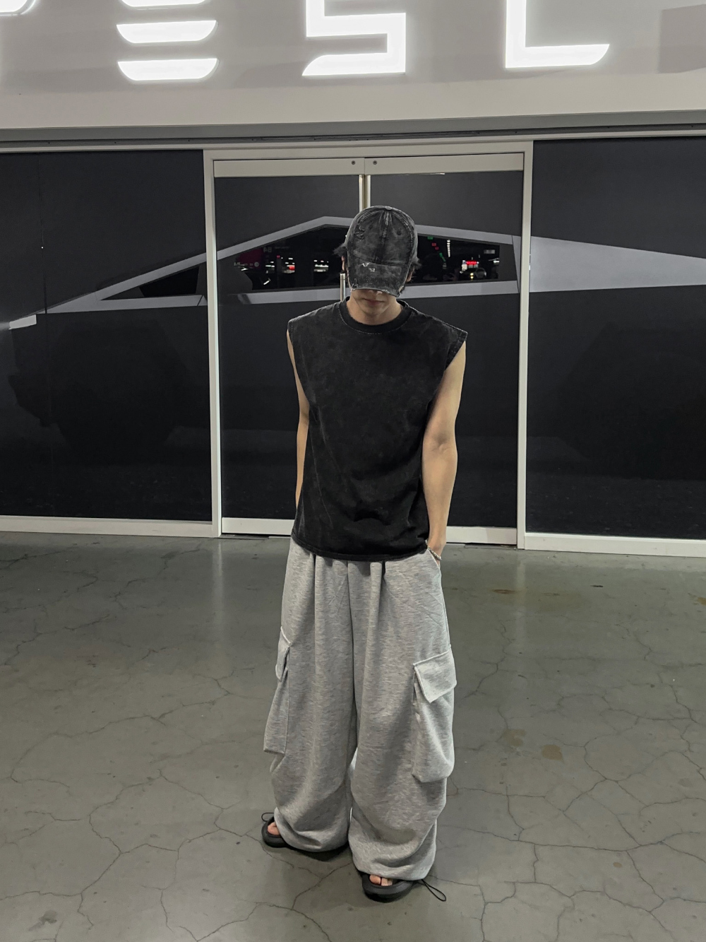 민소매 모델 착용 이미지-S138L9