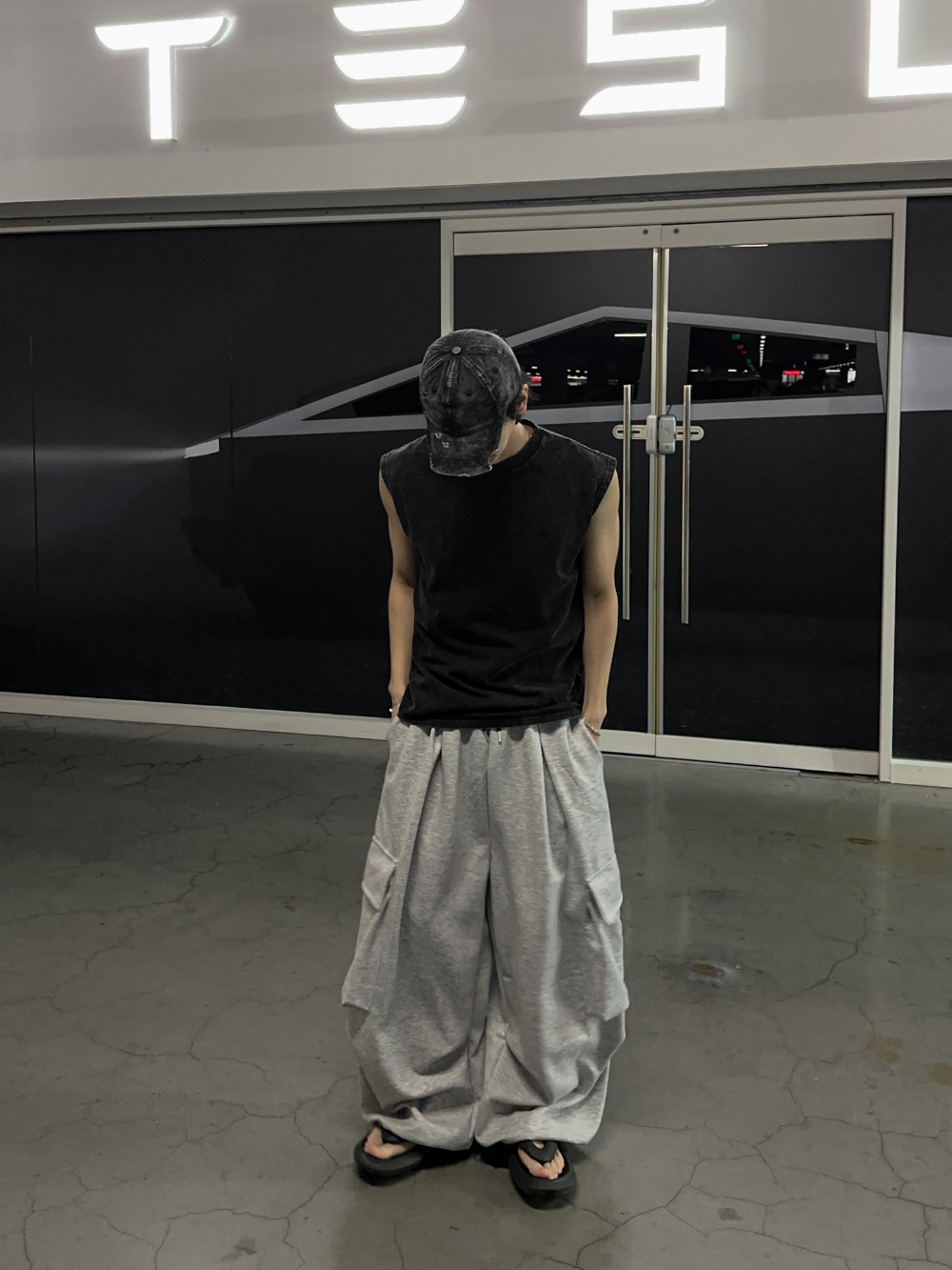 민소매 모델 착용 이미지-S138L30