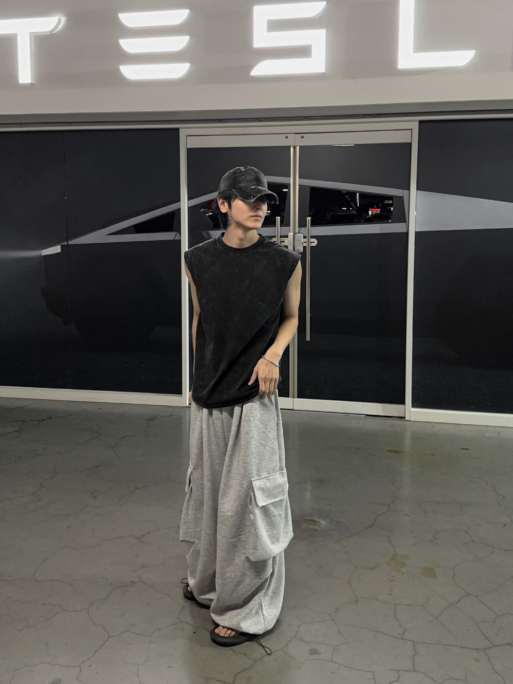 민소매 모델 착용 이미지-S138L11