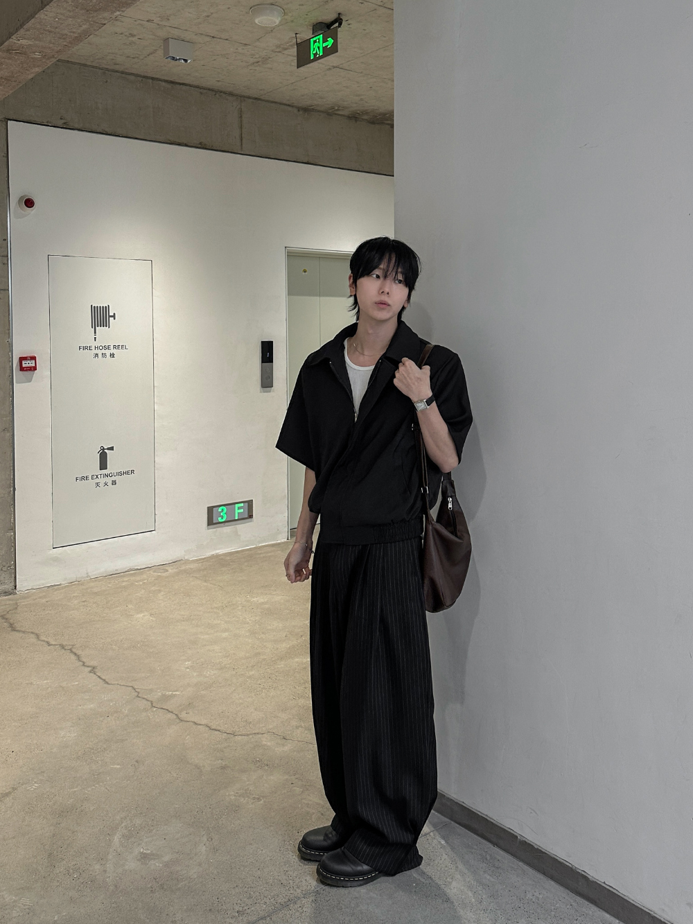 가방 모델 착용 이미지-S131L3